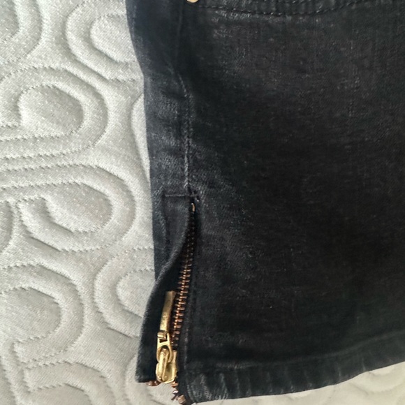 Cute black Guess skirt - Picture 4 of 4